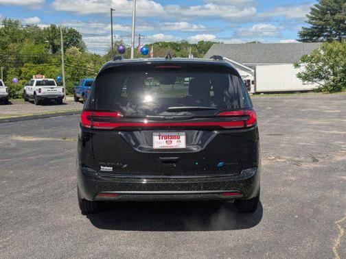 2025 Chrysler Pacifica Hybrid Premium S Appearance Pkg