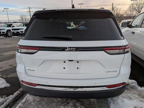 Bright White Clearcoat 2023 Jeep Grand Cherokee Laredo X