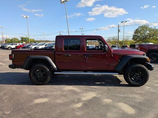 Snazzberry Pearlcoat 2022 Jeep Gladiator Mojave