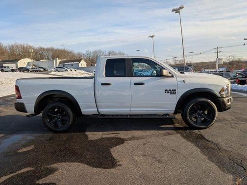 Bright White Clearcoat 2022 RAM 1500 Classic SLT