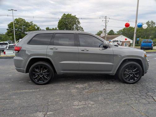 2022 Jeep Grand Cherokee Laredo