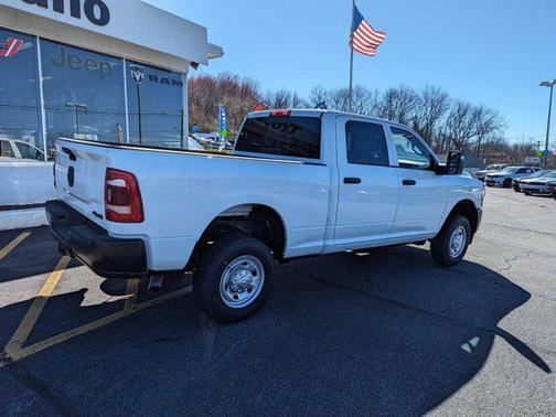2024 RAM 2500 Tradesman Crew Cab 4x4 6'4' Box