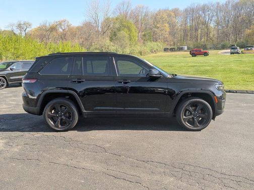 2022 Jeep Grand Cherokee Altitude