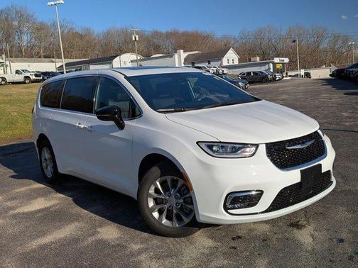 Bright White Clearcoat 2026 Chrysler Pacifica Select