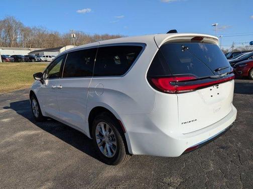 Bright White Clearcoat 2026 Chrysler Pacifica Select