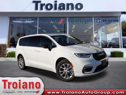 Bright White Clearcoat 2026 Chrysler Pacifica Select