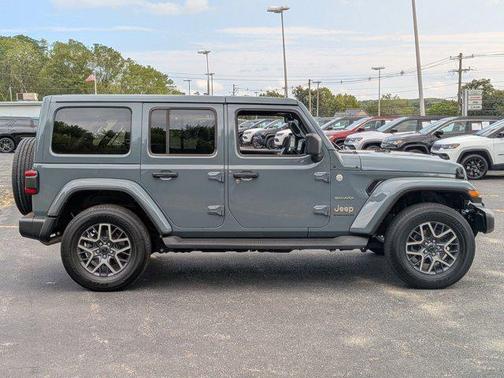 2024 Jeep Wrangler 4-Door Sahara 4x4