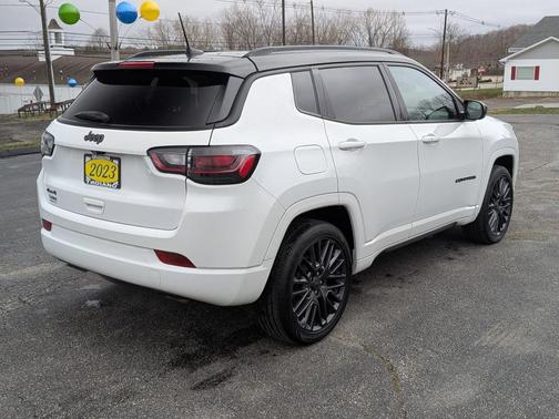 Bright White Clearcoat 2023 Jeep Compass Altitude