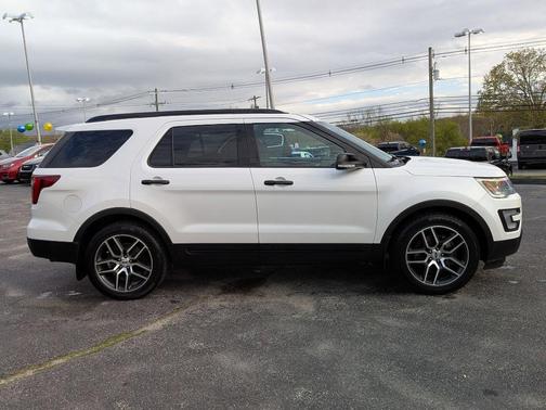 White 2017 Ford Explorer sport
