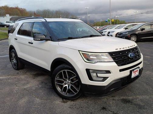 White 2017 Ford Explorer sport