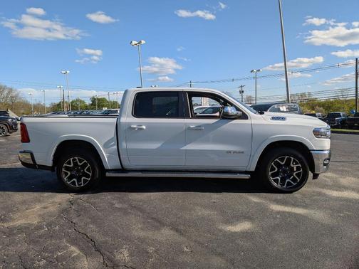 Bright White Clearcoat 2025 RAM 1500 Laramie