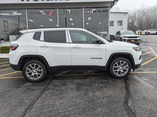 2024 Jeep Compass Latitude Lux