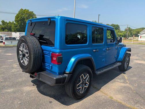 2025 Jeep Wrangler 4-Door Sahara 4x4