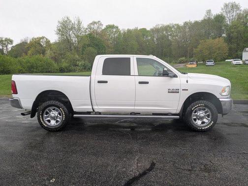 2017 RAM 2500 Tradesman Crew Cab 4x4 6'4' Box