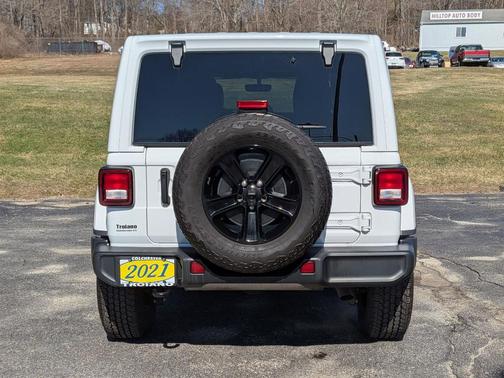 Bright White Clearcoat 2021 Jeep Wrangler Unlimited Sahara Altitude