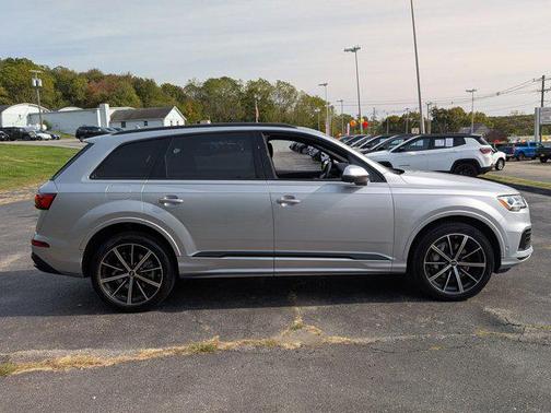 2022 Audi Q7 55 Premium Plus