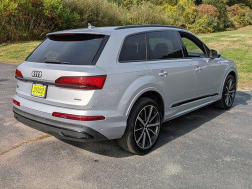 2022 Audi Q7 55 Premium Plus