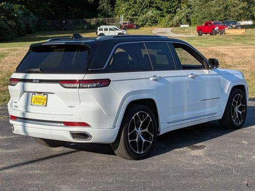 2022 Jeep Grand Cherokee Summit
