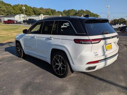 2022 Jeep Grand Cherokee Summit