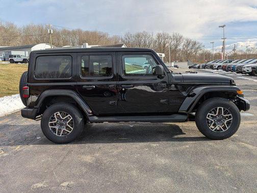 2026 Jeep Wrangler 4-Door Sahara 4x4