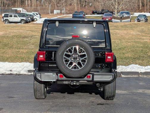 2026 Jeep Wrangler 4-Door Sahara 4x4