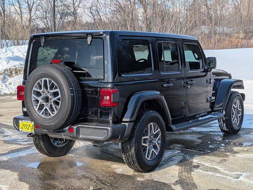 2024 Jeep Wrangler 4-Door Sahara 4x4