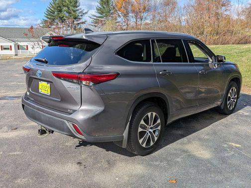 2022 Toyota Highlander Hybrid XLE