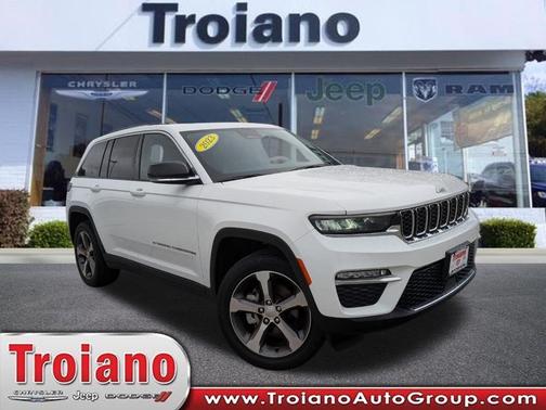 Bright White Clearcoat 2023 Jeep Grand Cherokee Limited