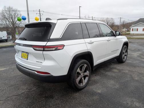 Bright White Clearcoat 2023 Jeep Grand Cherokee Limited