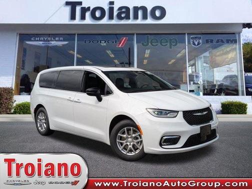 Bright White Clearcoat 2026 Chrysler Pacifica Select