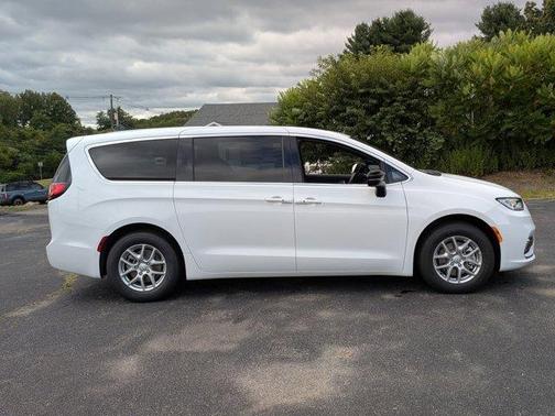 Bright White Clearcoat 2026 Chrysler Pacifica Select