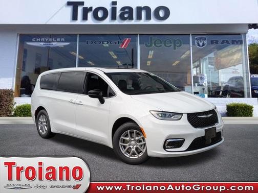 Bright White Clearcoat 2026 Chrysler Pacifica Select