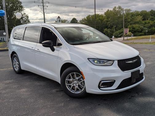 Bright White Clearcoat 2026 Chrysler Pacifica Select