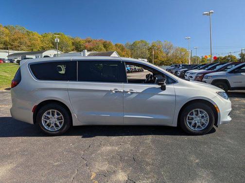 2026 Chrysler Voyager LX