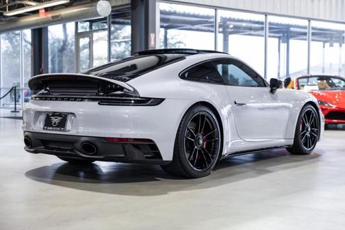 2024 Porsche 911 Carrera