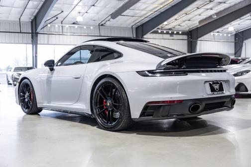 2024 Porsche 911 Carrera