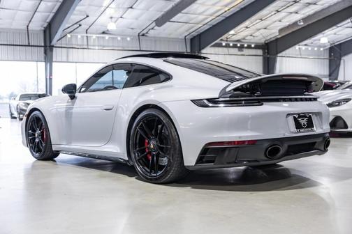 2024 Porsche 911 Carrera