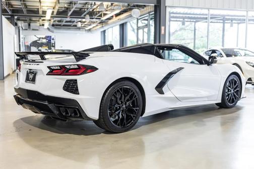 Arctic White 2025 Chevrolet Corvette Stingray w/2LT