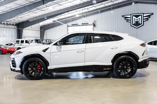 Bianco Monocerus Metallic 2022 Lamborghini Urus