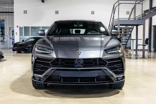 2019 Lamborghini Urus Base