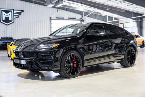 Nero Noctis Metallic 2022 Lamborghini Urus