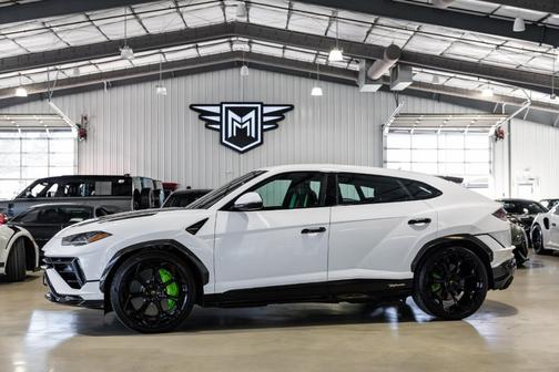 2024 Lamborghini Urus Performante