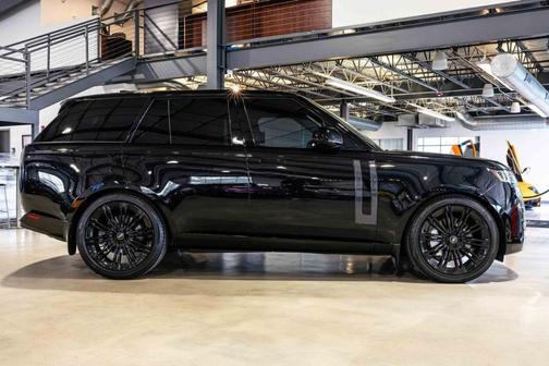 2025 Land Rover Range Rover P530 SE