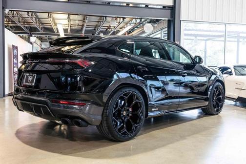2024 Lamborghini Urus Performante