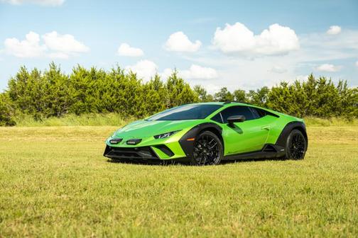 Verde Selvans Metallic 2024 Lamborghini Huracan Sterrato Base