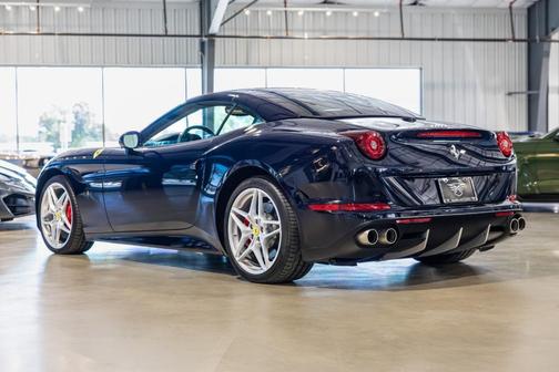 Blu Pozzi 2016 Ferrari California T