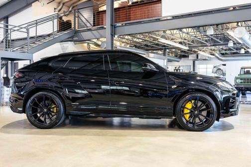 2021 Lamborghini Urus Base