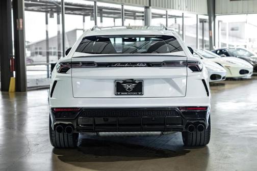 2022 Lamborghini Urus 