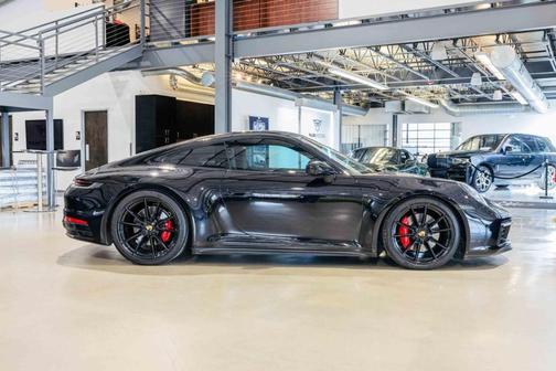 2020 Porsche 911 Carrera