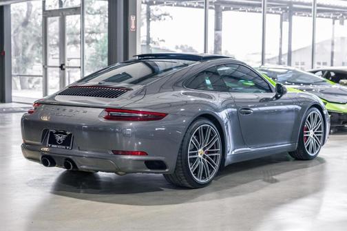 2019 Porsche 911 Carrera